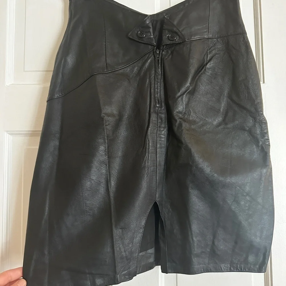 - Vintage 1980s Italian black leather skirt